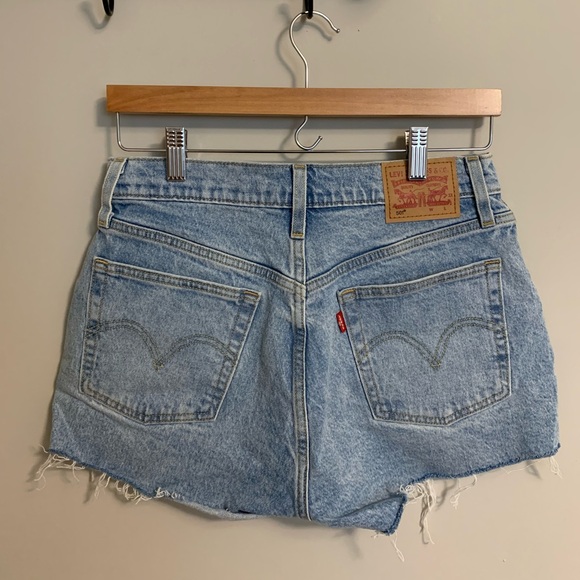 Levi’s High Rise Denim Shorts (Light Wash) Size 27 - Picture 2 of 3